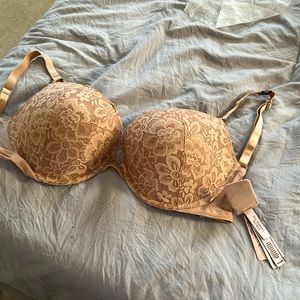 Victoria’s Secret sexy tee lacie push-up bra